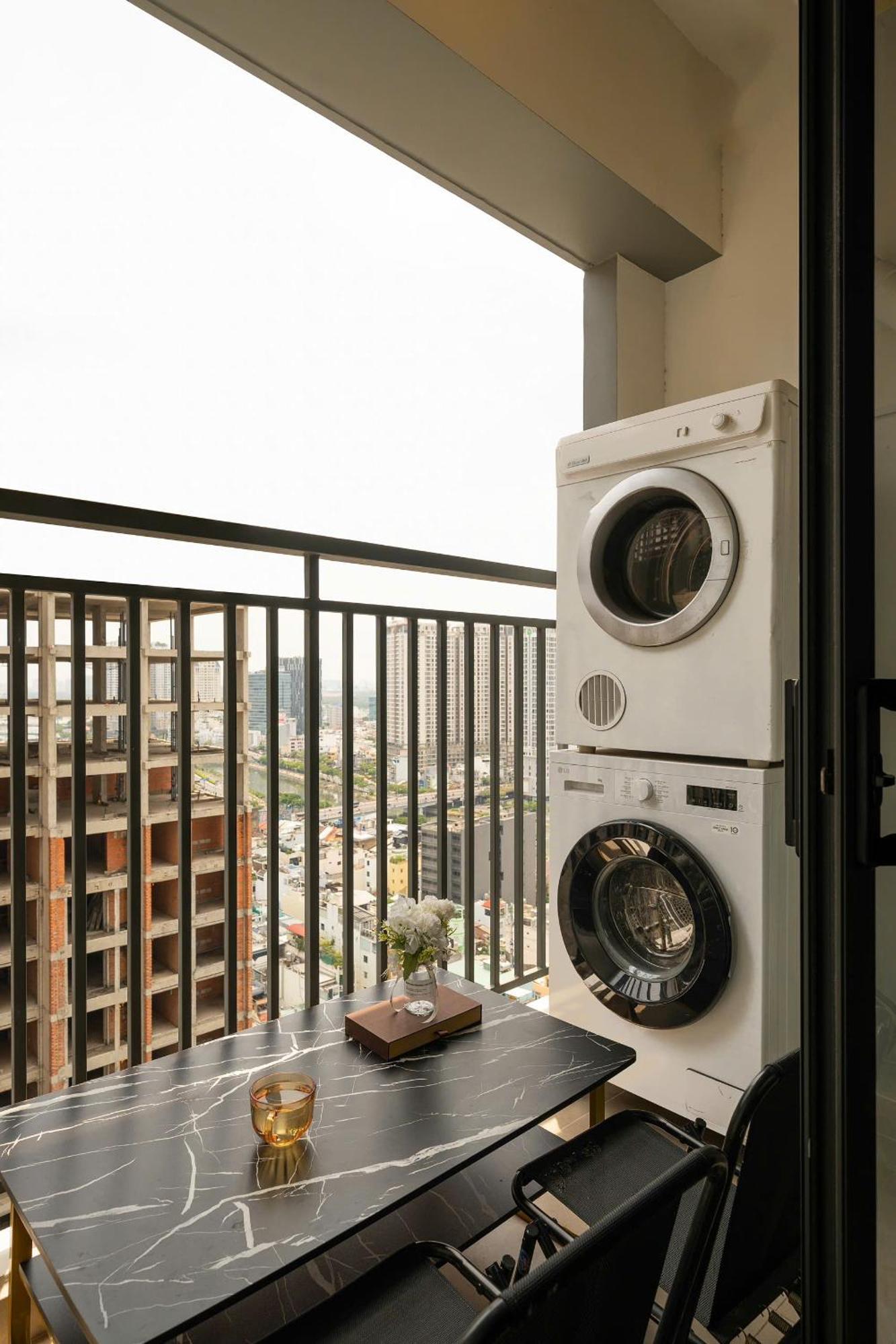 Otis Soho Saigon Balcony Apartment Ho Chi Minh City Exterior photo